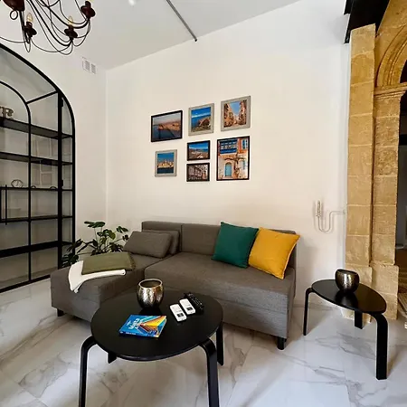 Melik Cozy Modern Maltese Near The Seafront